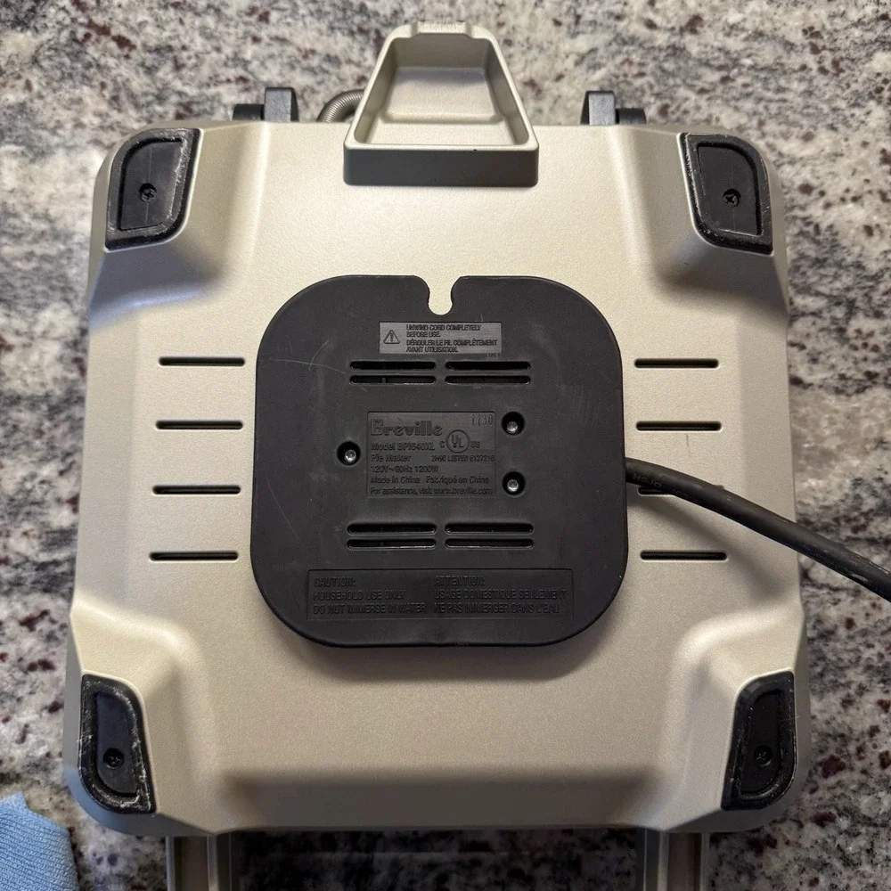 Breville BP1640XL 1200W Personal Pie Maker Stainless Steel. - Working